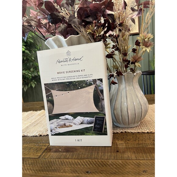 Movie Screening Kit - Hearth & Hand with Magnolia NEW - Picture 1 of 6